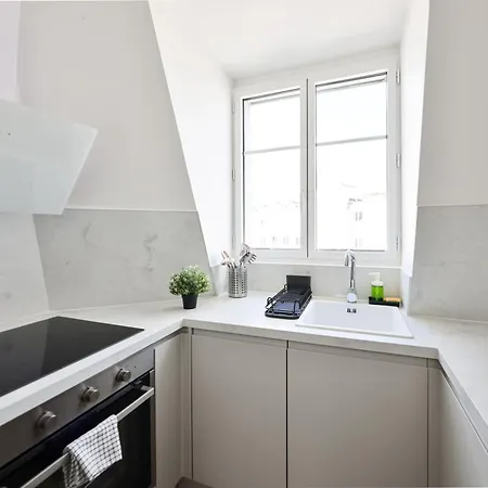 Chic Elegant 1br In Montmartre 18 District París